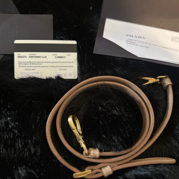 🌸PRADA medium Saffiano Lux Double zippers Galleria tote in Cammeo🌸 - Picture 3 of 12